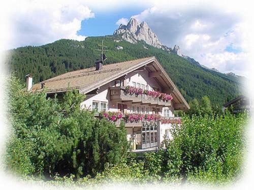 Hotel Villa Mozart Pozza di Fassa Ngoại thất bức ảnh